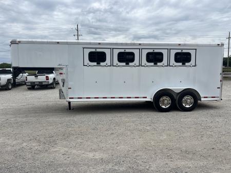 Used 2005 Sundowner 4 horse slant gooseneck