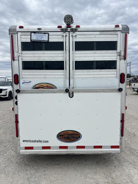 Used 2005 Sundowner 4 horse slant gooseneck