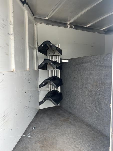 Used 2005 Sundowner 4 horse slant gooseneck