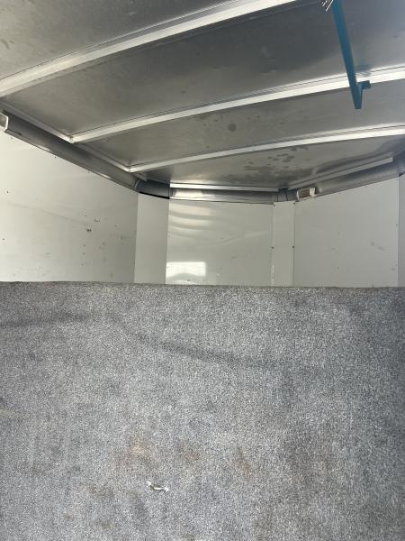 Used 2005 Sundowner 4 horse slant gooseneck