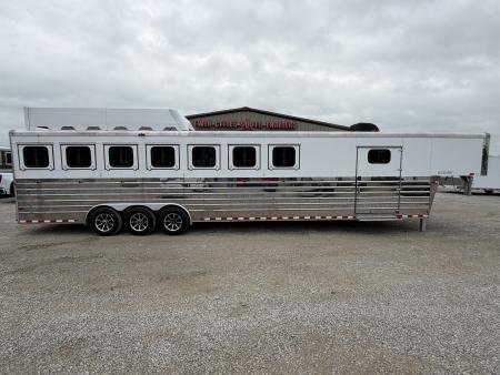Used 2016 Sundowner Rancher Sport Horse Trailer
