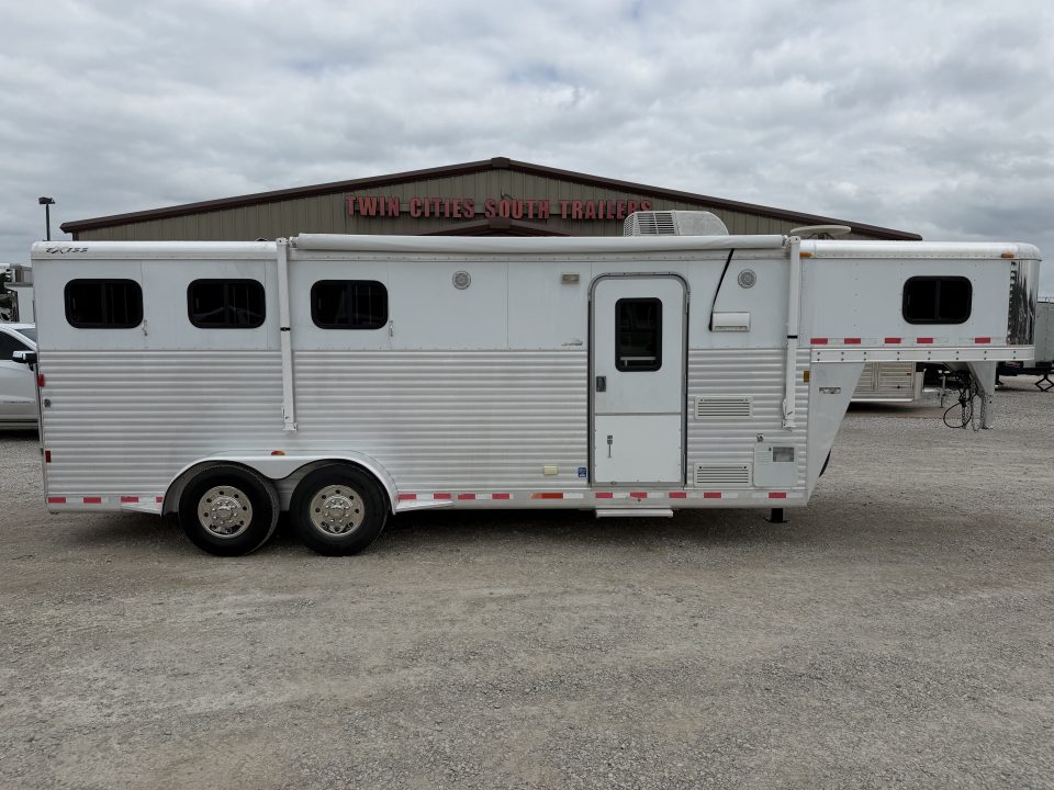 Used 2007 Exiss 3 horse with 7' Living Quarter