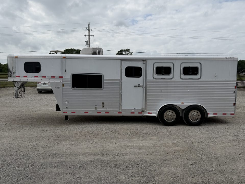 Used 2007 Exiss 3 horse with 7' Living Quarter