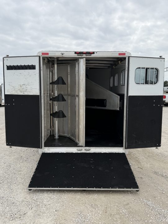 Used 2007 Exiss 3 horse with 7' Living Quarter