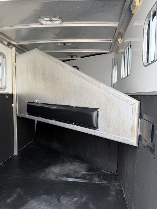 Used 2007 Exiss 3 horse with 7' Living Quarter