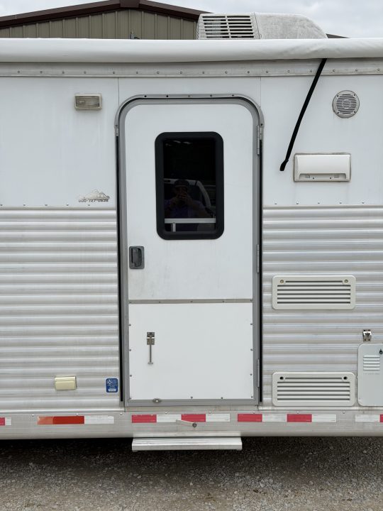 Used 2007 Exiss 3 horse with 7' Living Quarter