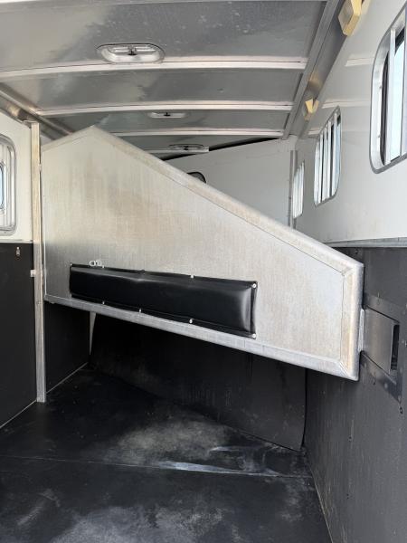 Used 2007 Exiss 3 horse with 7' Living Quarter
