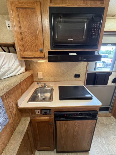 Used 2007 Exiss 3 horse with 7' Living Quarter