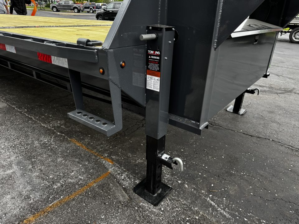New 2026 Lamar Trailers 102" X 30' FS - 16K DECK-OVER GOOSENECK