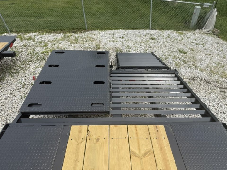New 2026 Hillcrest Black-Grey 102"x20'+5' 22.9k Gooseneck Deckover Trailer