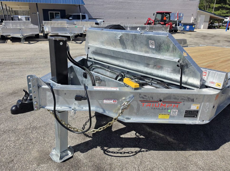 New 82 X 20 GALVANIZED HYDRAULIC TILT W/HYDRAULIC JACK 8 K AXLES DUAL RAMS TRIUMPH 2026