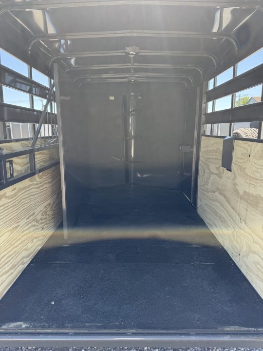 New 2026 Valley Trailers 2 Horse Slant Load Deluxe 7' Tall