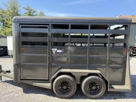 New 2026 Valley Trailers 2 Horse Slant Load Deluxe 7' Tall