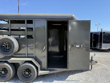 New 2026 Valley Trailers 2 Horse Slant Load Deluxe 7' Tall