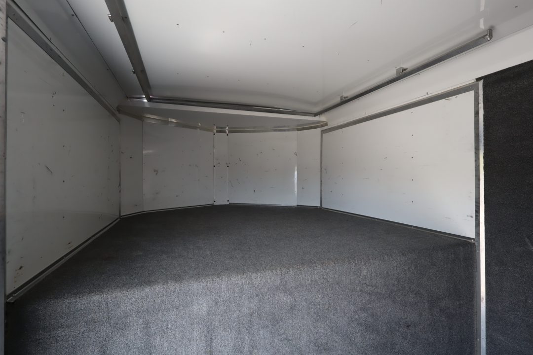 Used 2007 Sundowner 7 Horse Mid-tack Trailer