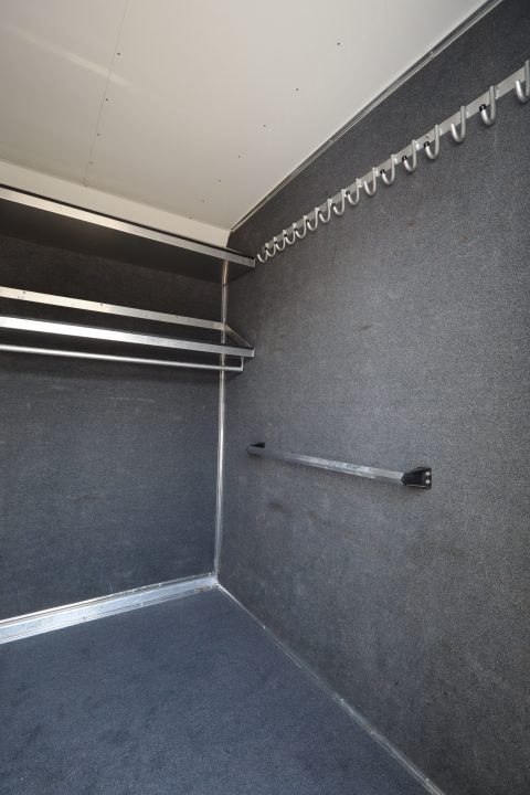 Used 2007 Sundowner 7 Horse Mid-tack Trailer