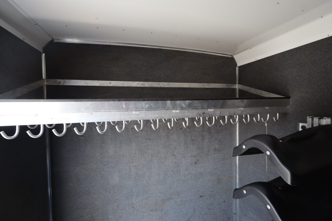 Used 2007 Sundowner 7 Horse Mid-tack Trailer