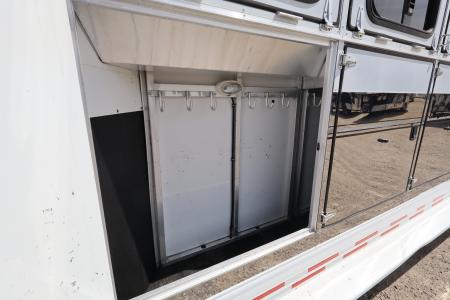 Used 2007 Sundowner 7 Horse Mid-tack Trailer