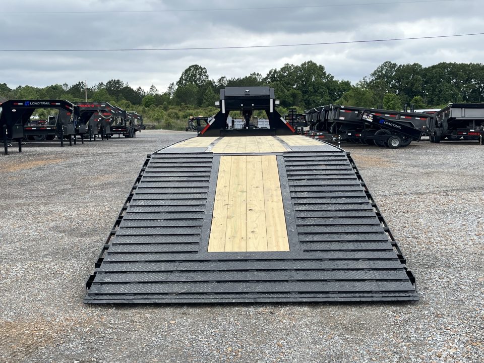 New 2027 MAXXD Hydraulic Dovetail Gooseneck Trailer | 34' x 102' 30K GVWR