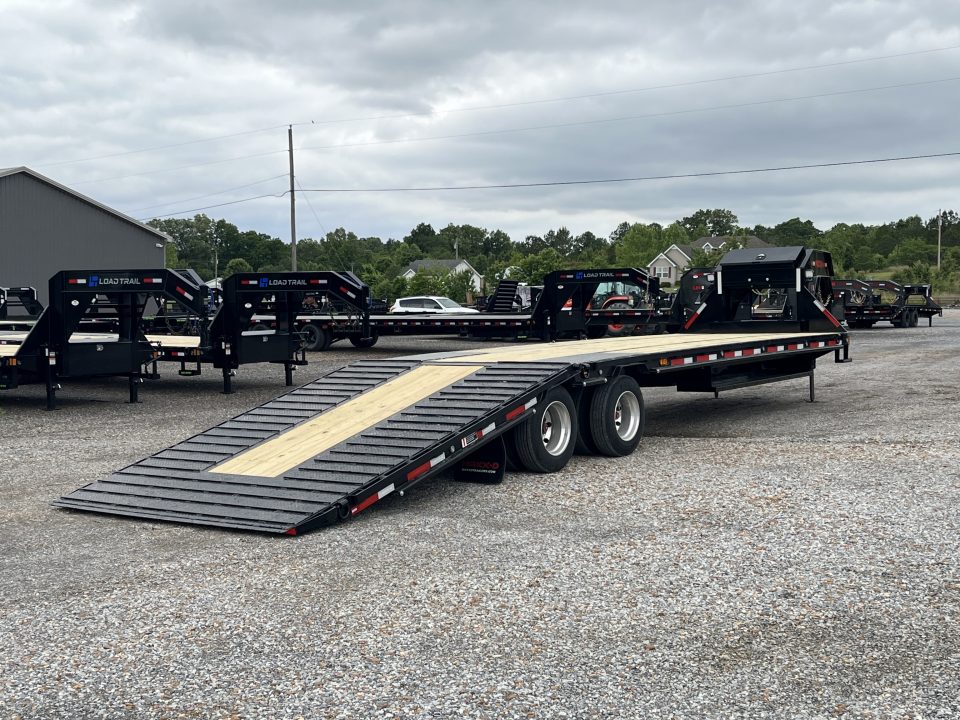 New 2027 MAXXD Hydraulic Dovetail Gooseneck Trailer | 34' x 102' 30K GVWR