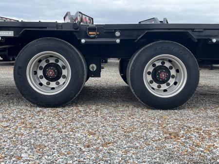 New 2027 MAXXD Hydraulic Dovetail Gooseneck Trailer | 34' x 102' 30K GVWR
