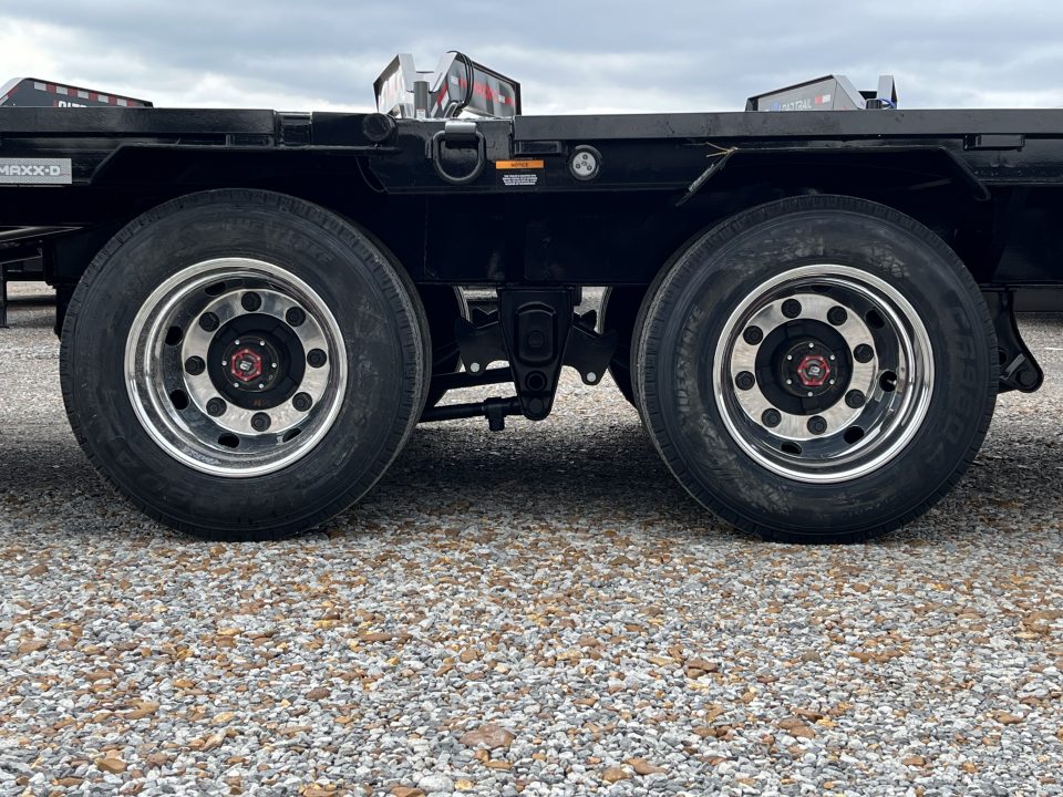 New 2027 MAXXD Hydraulic Dovetail Gooseneck Trailer | 34' x 102' 30K GVWR