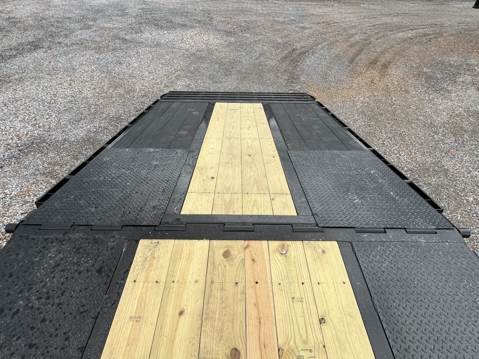 New 2027 MAXXD Hydraulic Dovetail Gooseneck Trailer | 34' x 102' 30K GVWR