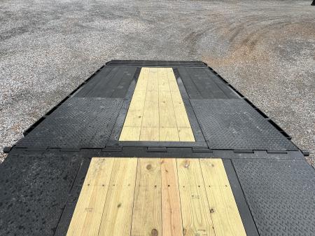 New 2027 MAXXD Hydraulic Dovetail Gooseneck Trailer | 34' x 102' 30K GVWR