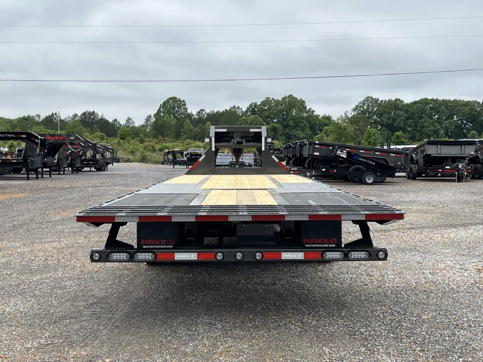 New 2027 MAXXD Hydraulic Dovetail Gooseneck Trailer | 32' x 102' 25K GVWR