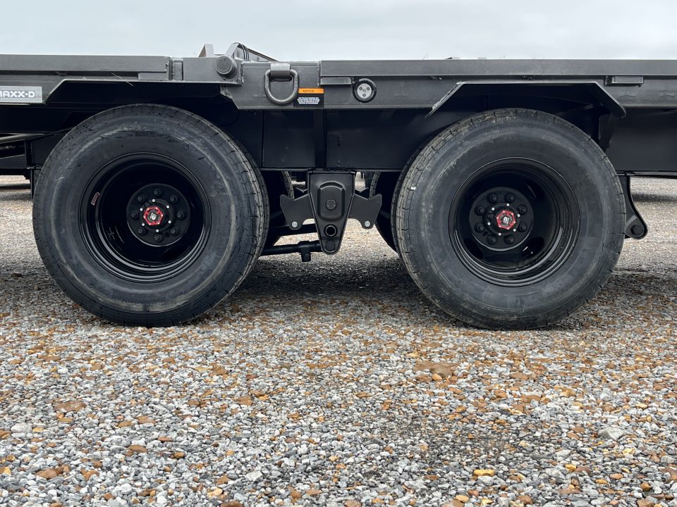 New 2027 MAXXD Hydraulic Dovetail Gooseneck Trailer | 32' x 102' 25K GVWR