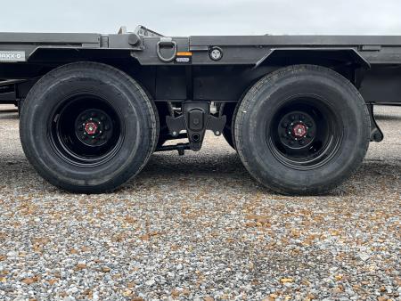 New 2027 MAXXD Hydraulic Dovetail Gooseneck Trailer | 32' x 102' 25K GVWR
