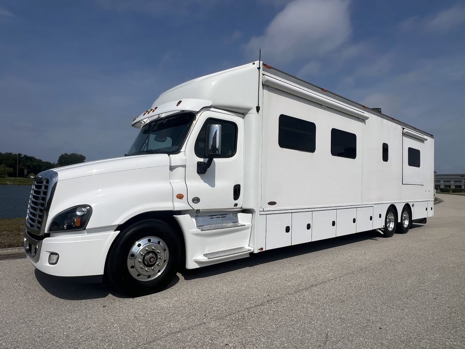Used 2017 Renegade 45’ Tandem Axle Motorcoach