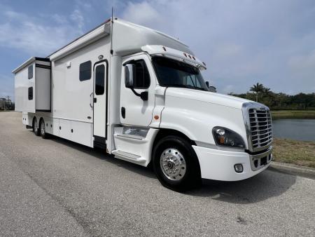 Used 2017 Renegade 45’ Tandem Axle Motorcoach
