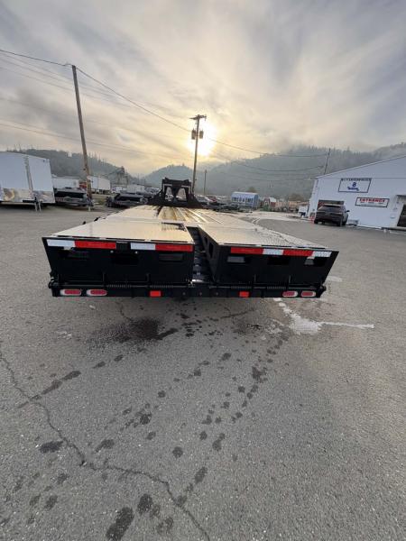 New EQUIPMENT TRAILER 2026 Diamond C FMAX210 25000 GVRW 30' X 102" FLATBED GOOSENECK ONYX BLACK