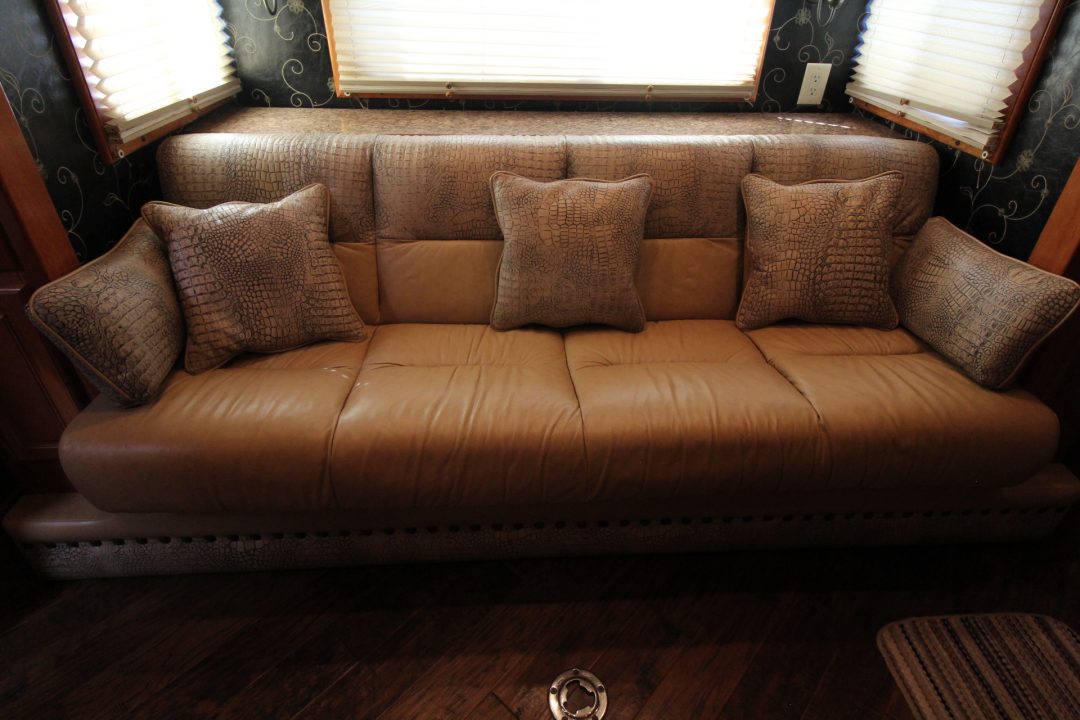 Used 2010 Platinum Coach Outlaw Interior 15' SW Living Quarters w/ Slide out - Generator - Slide out