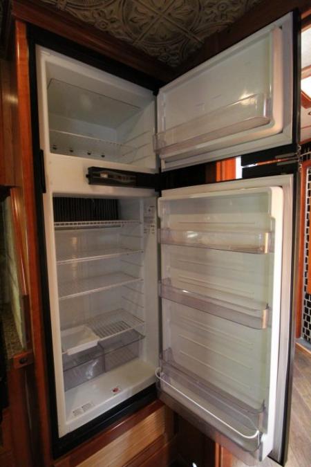 Used 2010 Platinum Coach Outlaw Interior 15' SW Living Quarters w/ Slide out - Generator - Slide out