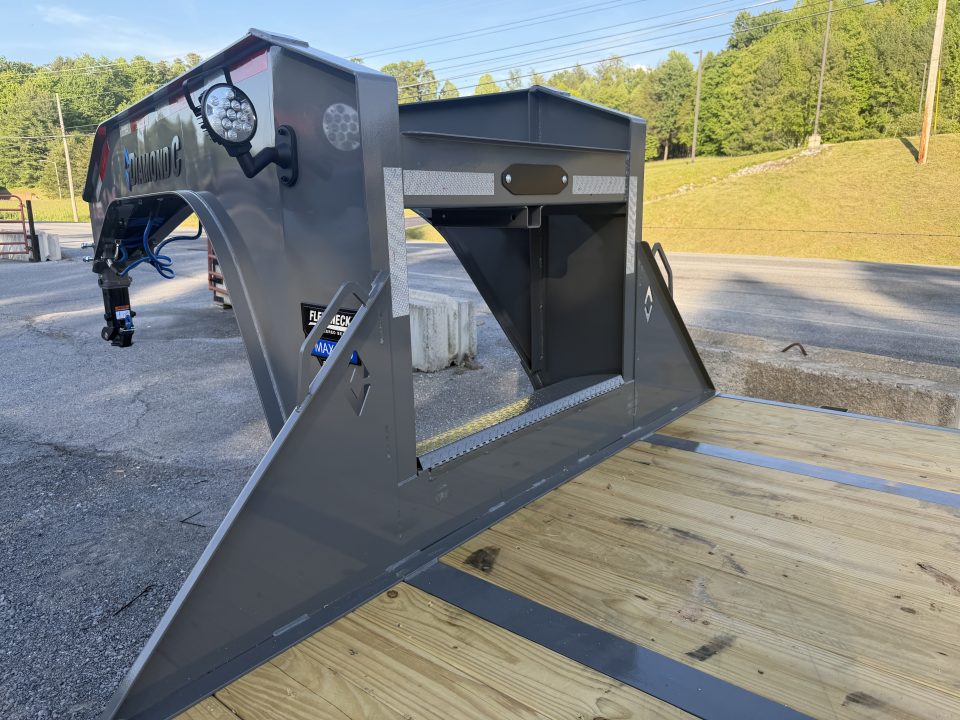 New 2026 Diamond C FMAX210 GOOSENECK TRAILER PACESETTER EDITION HYDRO DOVE & JACKS DIAS BRAKES ALUMINUM OUTER RIMS
