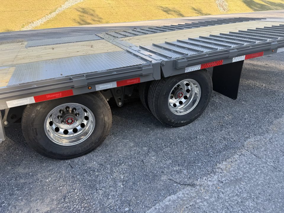 New 2026 Diamond C FMAX210 GOOSENECK TRAILER PACESETTER EDITION HYDRO DOVE & JACKS DIAS BRAKES ALUMINUM OUTER RIMS