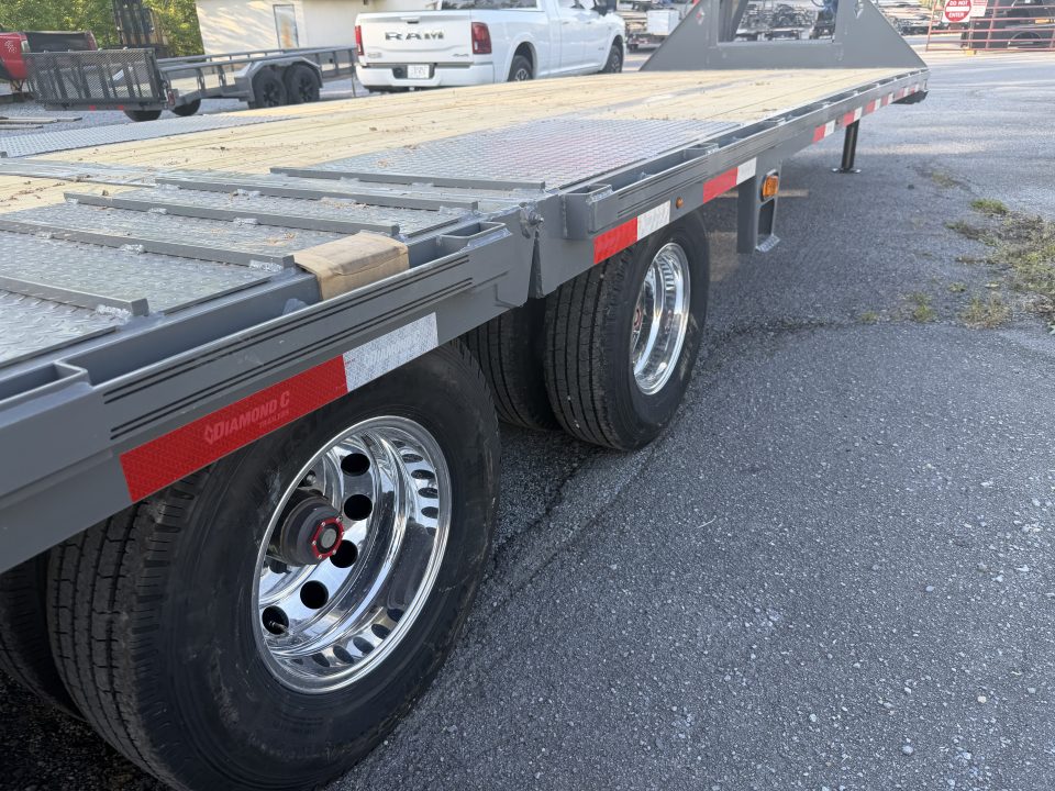 New 2026 Diamond C FMAX210 GOOSENECK TRAILER PACESETTER EDITION HYDRO DOVE & JACKS DIAS BRAKES ALUMINUM OUTER RIMS