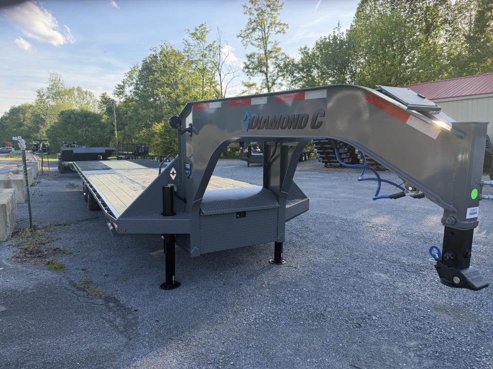 New 2026 Diamond C FMAX210 GOOSENECK TRAILER PACESETTER EDITION HYDRO DOVE & JACKS DIAS BRAKES ALUMINUM OUTER RIMS