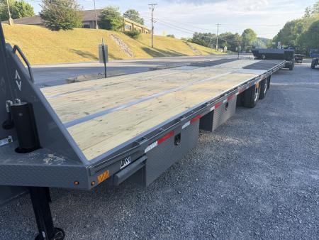 New 2026 Diamond C FMAX210 GOOSENECK TRAILER PACESETTER EDITION HYDRO DOVE & JACKS DIAS BRAKES ALUMINUM OUTER RIMS