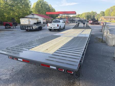New 2026 Diamond C FMAX210 GOOSENECK TRAILER PACESETTER EDITION HYDRO DOVE & JACKS DIAS BRAKES ALUMINUM OUTER RIMS