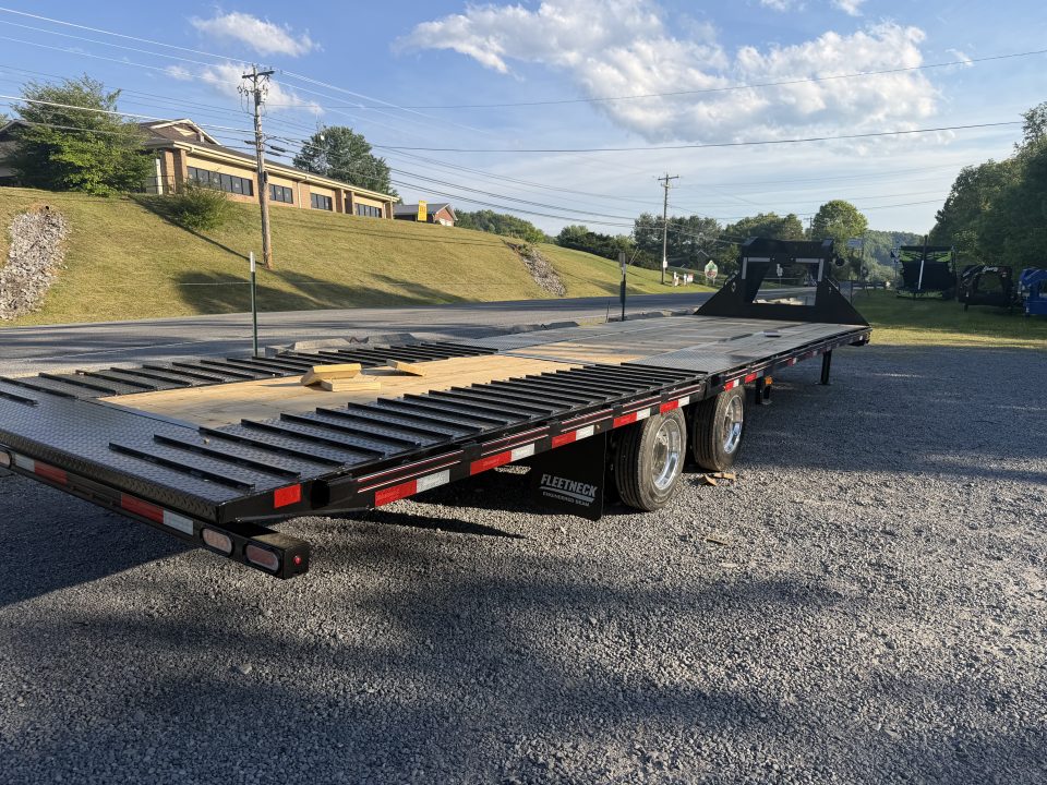 New 2026 Diamond C FMAX212 GOOSENECK Trailer PACESETTER EDITION HYDRO JACKS & DOVE DISC BRAKES 17.5 ALUMINUM OUTER RIMS