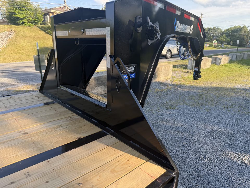 New 2026 Diamond C FMAX212 GOOSENECK Trailer PACESETTER EDITION HYDRO JACKS & DOVE DISC BRAKES 17.5 ALUMINUM OUTER RIMS