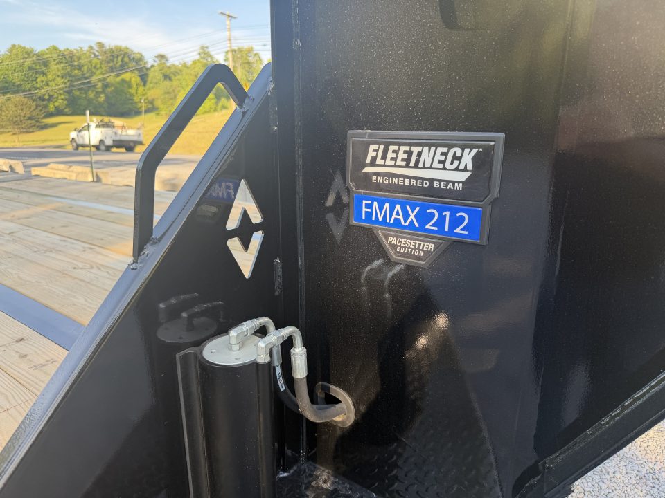 New 2026 Diamond C FMAX212 GOOSENECK Trailer PACESETTER EDITION HYDRO JACKS & DOVE DISC BRAKES 17.5 ALUMINUM OUTER RIMS