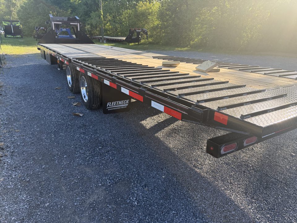 New 2026 Diamond C FMAX212 GOOSENECK Trailer PACESETTER EDITION HYDRO JACKS & DOVE DISC BRAKES 17.5 ALUMINUM OUTER RIMS
