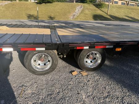 New 2026 Diamond C FMAX212 GOOSENECK Trailer PACESETTER EDITION HYDRO JACKS & DOVE DISC BRAKES 17.5 ALUMINUM OUTER RIMS