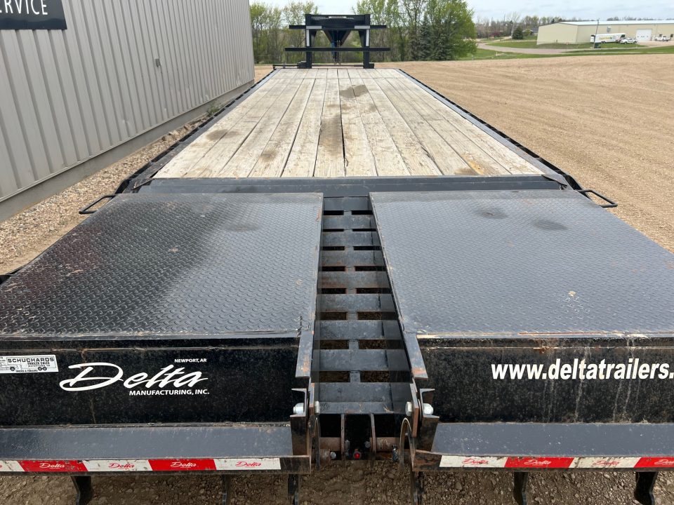 Used 2022 Delta Trailers 32' Gooseneck 10K's Flatbed Trailer