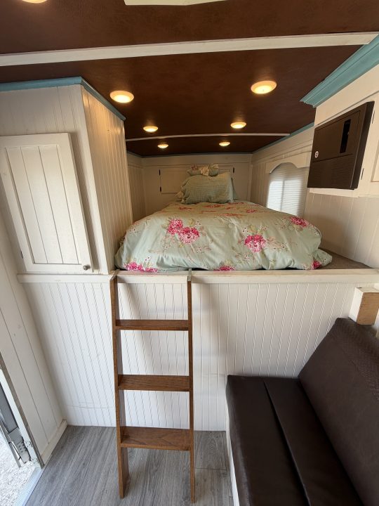 Used 1997 Kiefer 3 Horse Weekender Gooseneck Horse Trailer