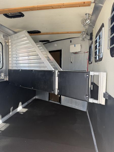 Used 1997 Kiefer 3 Horse Weekender Gooseneck Horse Trailer